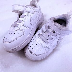 Nike Kids White Low-Top Sneakers with Hook-and-Loop Strap